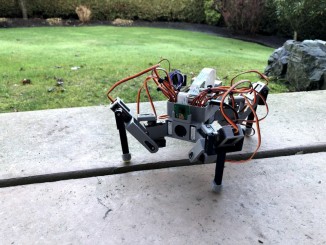3D 打印的树莓派蜘蛛机器人
